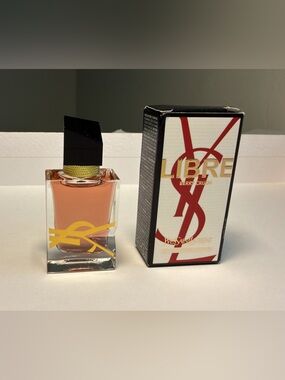 New,unused and authentic Mini perfumeee@@ Yves saint laurent Libre. New edition